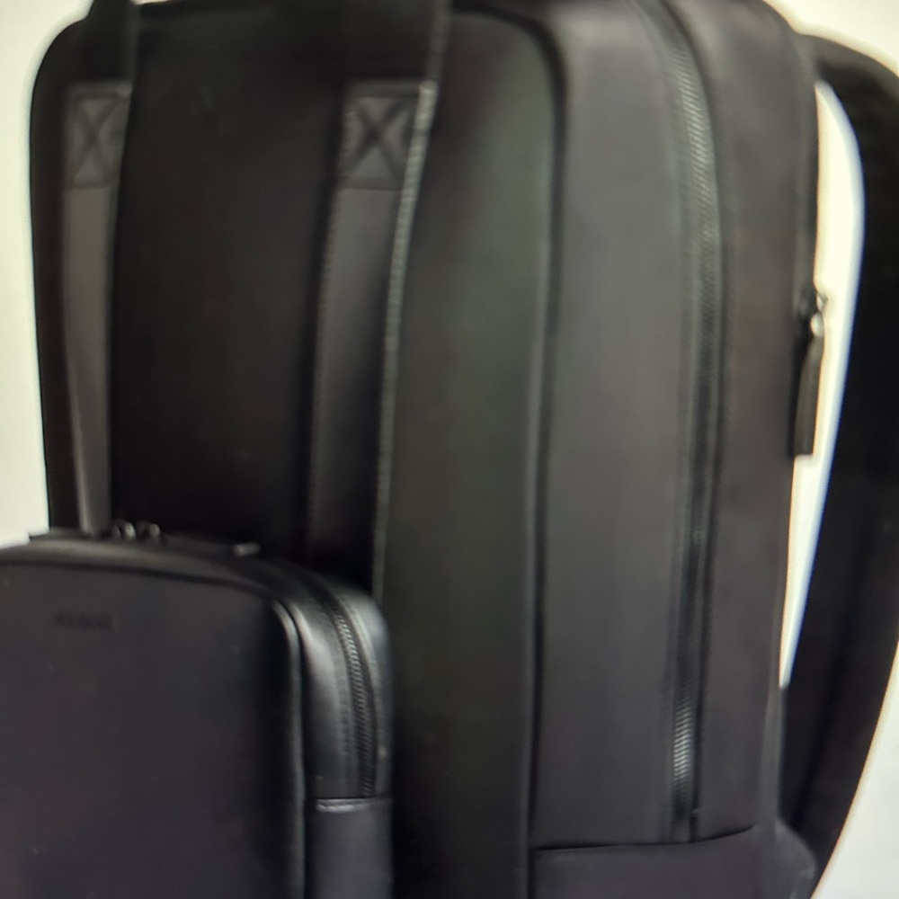 Backpack - Picture 3 of 7